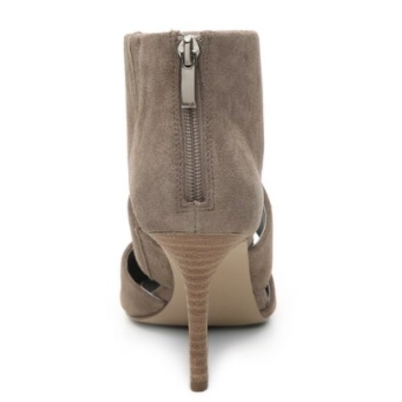 Tahari Steffie Suede Pump - size 6 - Picture 4 of 11
